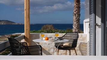 Deluxe Room, Sea View | Balcony