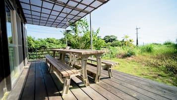 Family Room | Terrace/patio