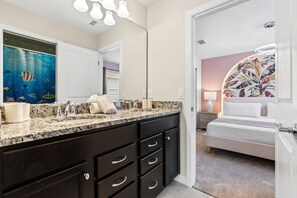 10 bedrooms, desk, iron/ironing board, travel cot - 3504 Lavender · NEW Vacation Home Windsor Island by Disney w/pool (Davenport)