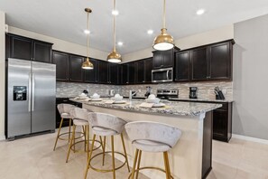 Fridge, microwave, oven, stovetop - 3504 Lavender · NEW Vacation Home Windsor Island by Disney w/pool (Davenport)