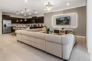 TV - 3504 Lavender · NEW Vacation Home Windsor Island by Disney w/pool (Davenport)