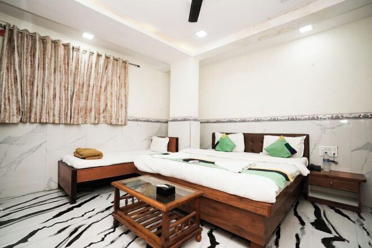 Desk, free WiFi, bed sheets