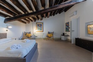 2 habitaciones, tabla de planchar con plancha, internet y ropa de cama