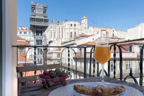Appartement Ville, plusieurs lits, vue ville | Balcon