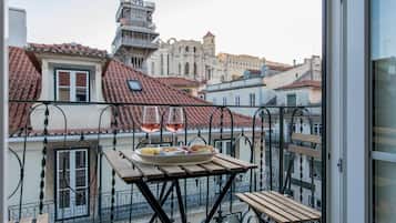 Apartamento urbano, várias camas, vista para a cidade | Sacada