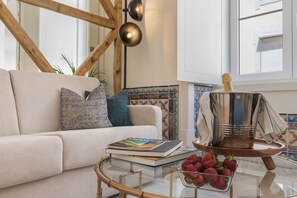 城市公寓, 1 张大床和 1 张沙发床, 厨房, 城市景观 | 起居区 | 43-英寸智能电视 （配备有线频道）、MP3 基座