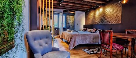 Double or Twin Room | Egyptian cotton sheets, premium bedding, minibar, laptop workspace