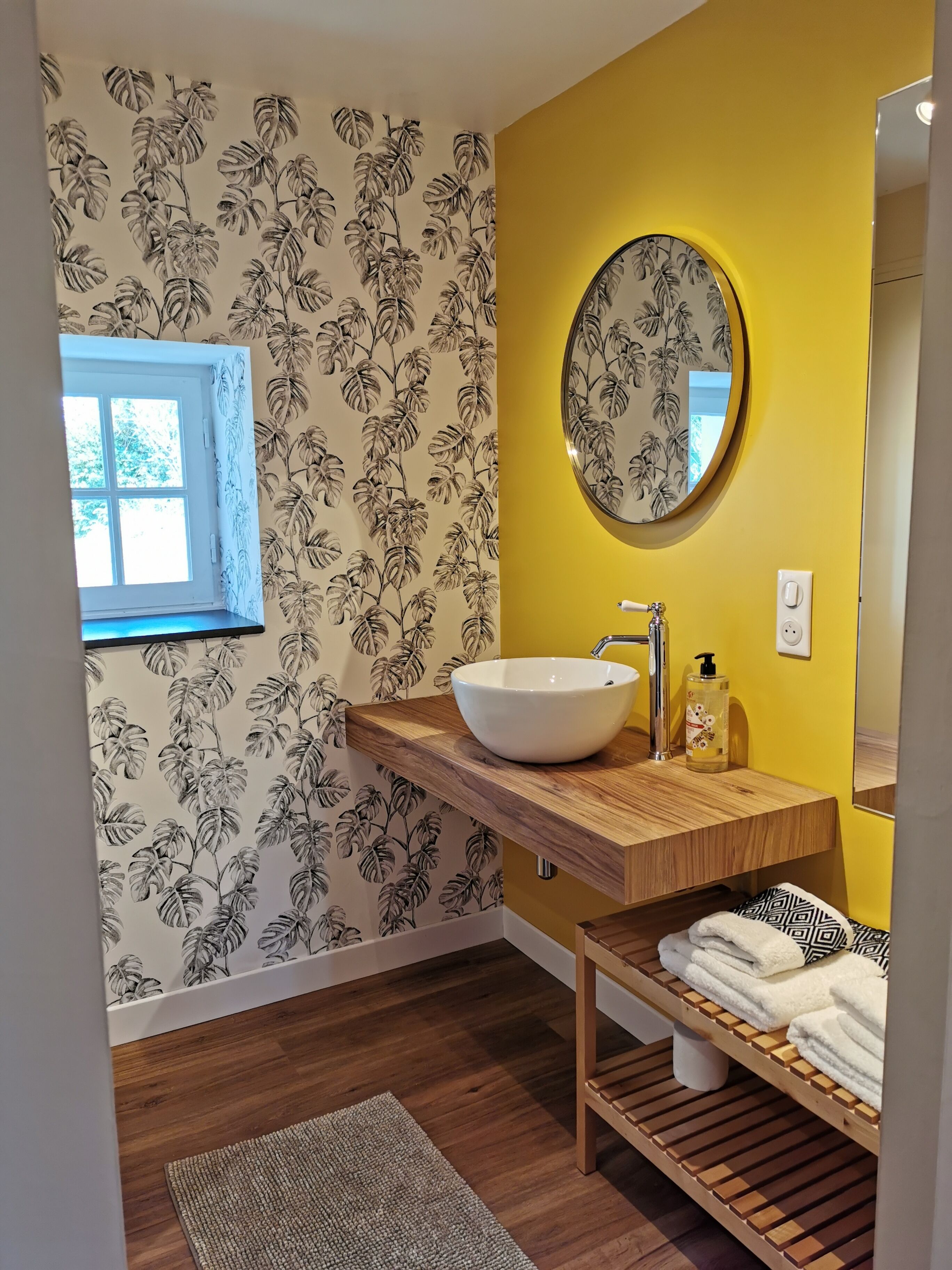Chambre Familiale | Salle de bain | Sèche-cheveux, serviettes fournies, savon, shampoing