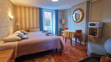 Phòng đôi hoặc 2 giường đơn | Bộ trải giường bằng vải cotton Ai Cập, bộ đồ giường cao cấp, minibar