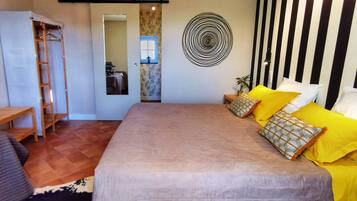 Family Room | Egyptian cotton sheets, premium bedding, minibar, laptop workspace