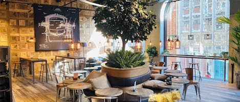 Desayuno continental todos los días (EUR 23 por persona)