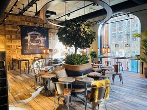 Daily continental breakfast (EUR 23 per person)