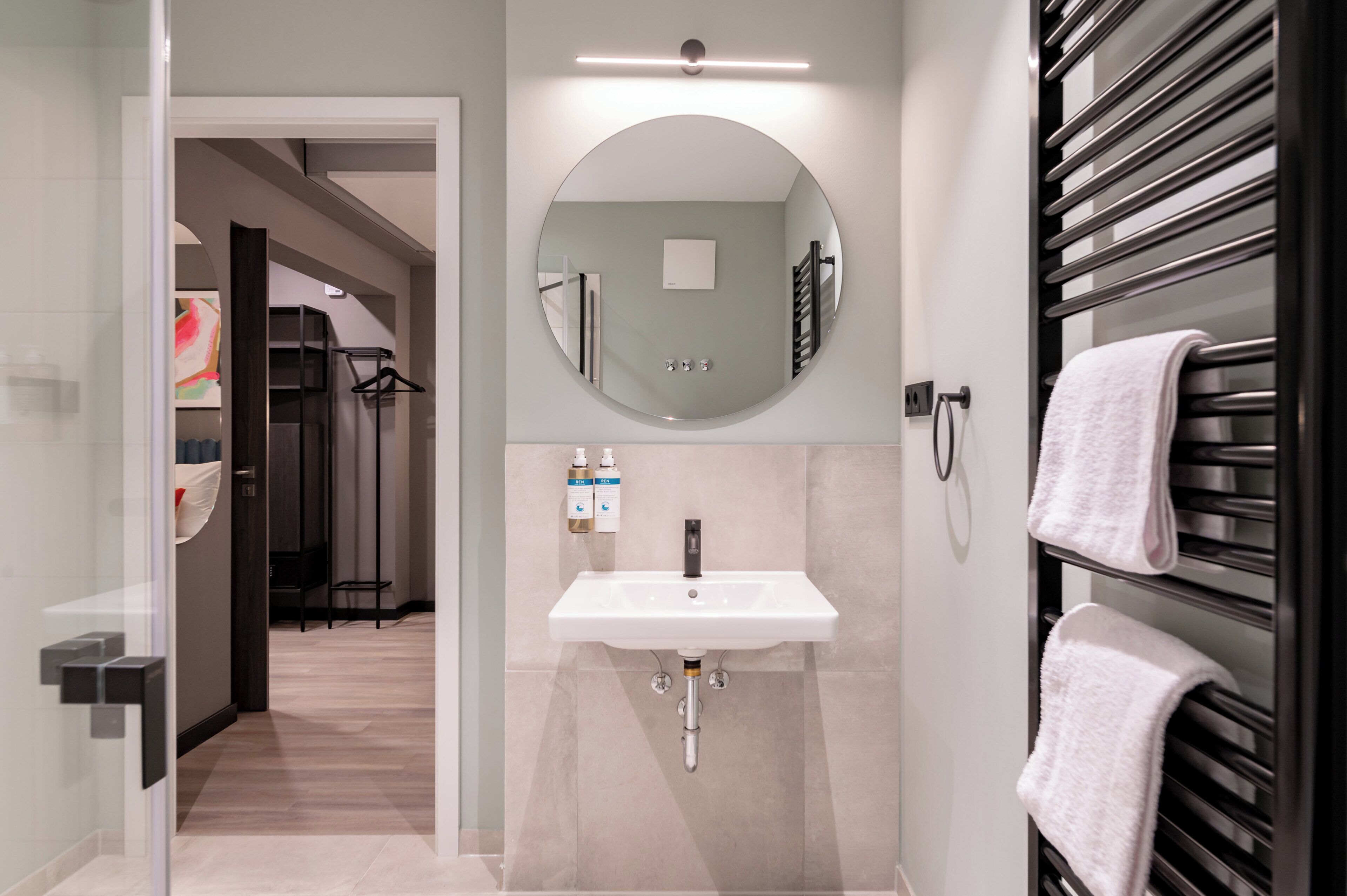 Studio | Bad | Dusj, designertoalettartikler, hårføner og håndklær