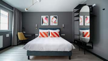 Suite estudio estándar | Caja fuerte, decoración individual, mobiliario individual y escritorio