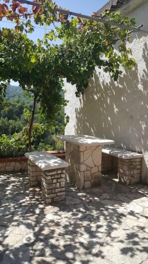 Outdoor dining - Olive tree - Apartments in old farmhouse (Rodi Garganico)
