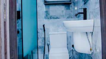 Free toiletries, bathrobes, towels