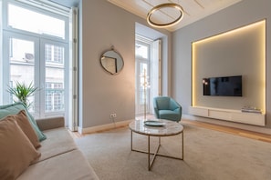 Standard Apartment | Living area | Smart TV - Ando Living São Nicolau House (Lisbon)