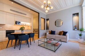 Living area - Ando Living São Nicolau House (Lisbon)