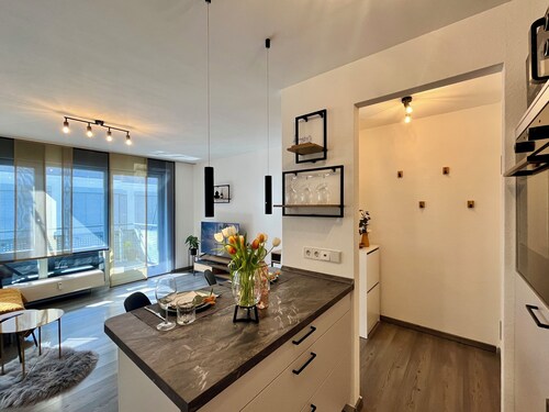 Kaiser-CITY-Apartment | Stadtmitte | 2 Zimmer | Balkon | Smart-TV