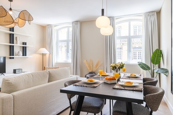 Junior Apartment | Living area | Flat-screen TV