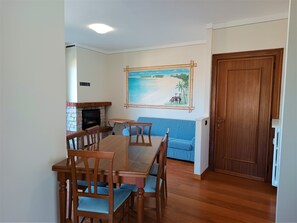 Apartment | Living area | Flat-screen TV