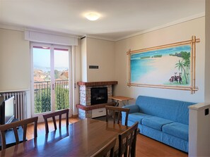 Apartment | Wohnbereich | Flachbildfernseher