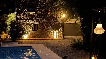 Piscina all'aperto, una piscina riscaldata
