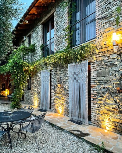 Altes renoviertes piemontesisches Bauernhaus, 17. Jh. mit 2 Studio-Apartments,