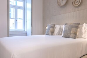 Zimmersafe, Schreibtisch, schallisolierte Zimmer, Bügeleisen/Bügelbrett