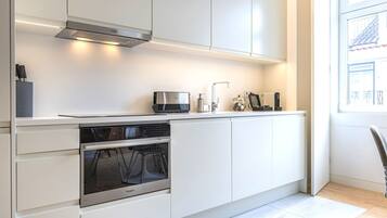 Standard Apartment (1) | Private kitchenette | Electric kettle