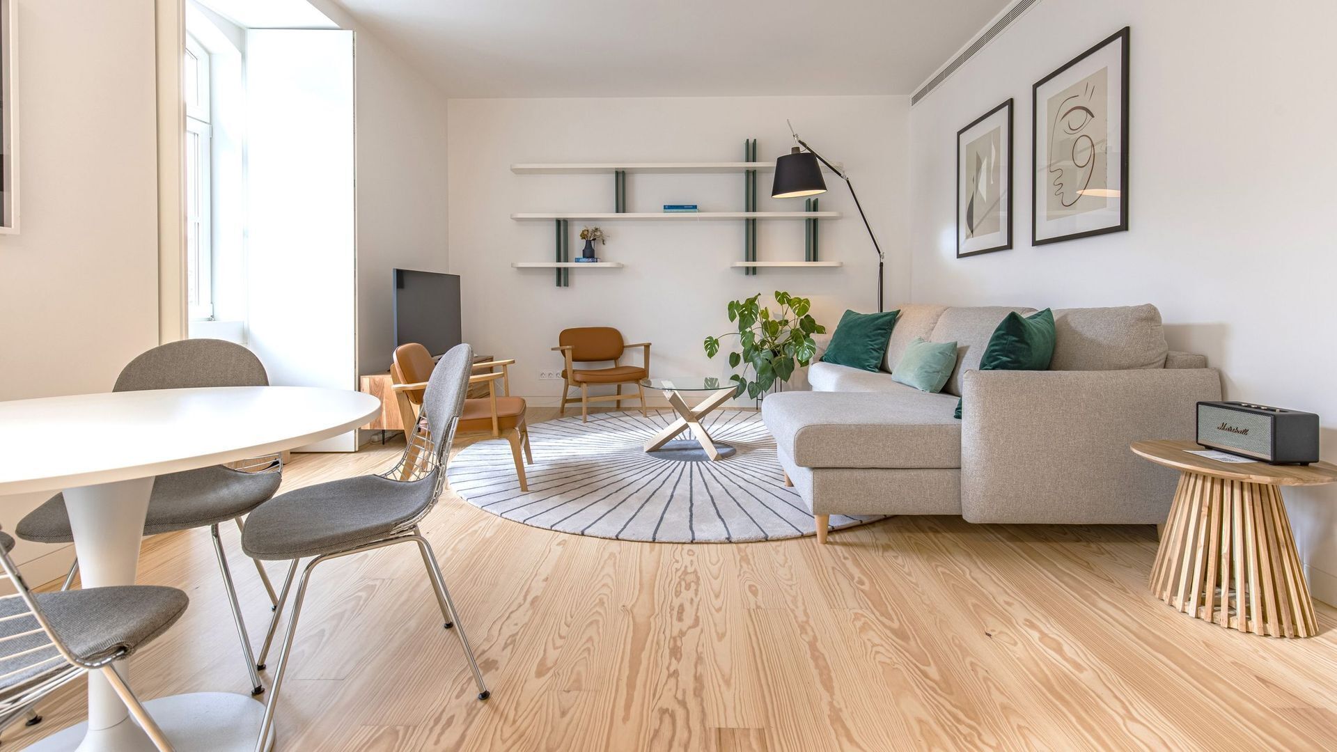 Apartamento standard (1) | Área de estar | TV