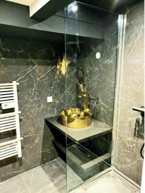 Bathroom - 18-person white celebrity loft (Nice)