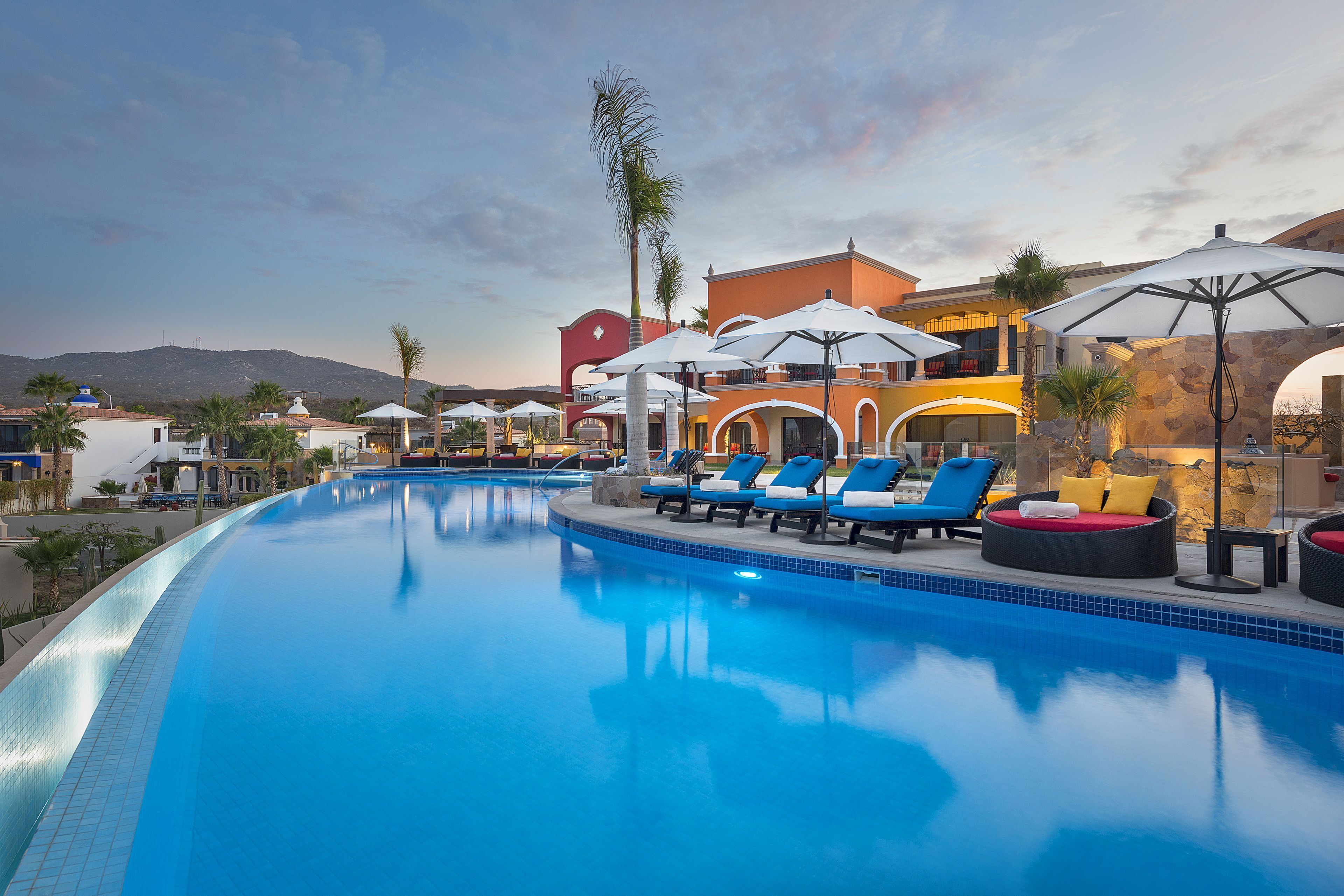 2 outdoor pools