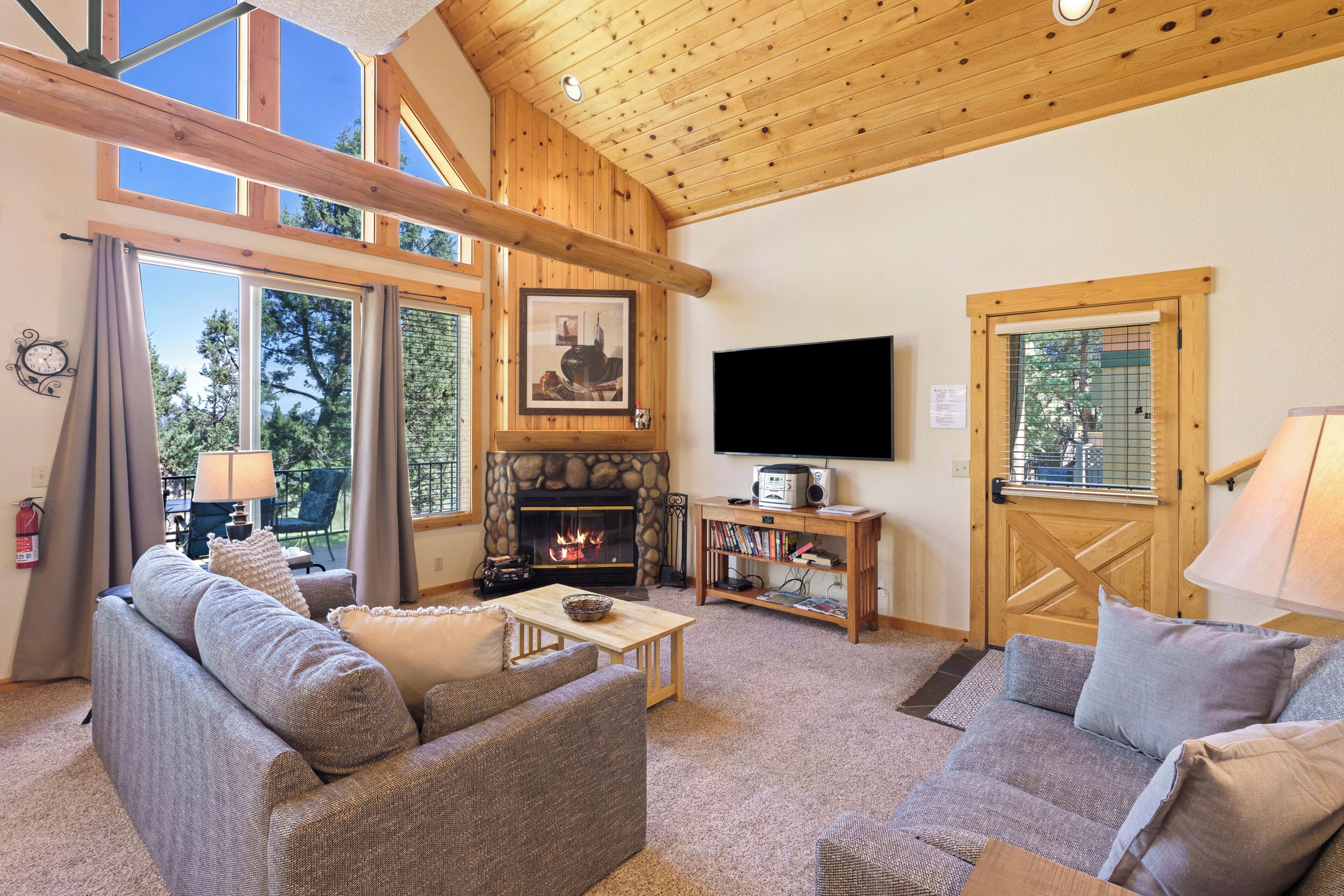 Télévision, cheminée