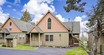 Wren - Private Hot Tub & Deck, Family, Eagle Crest, Sunny Getaway!