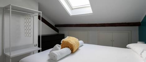 2 chambres, fer et planche à repasser, accès Internet, draps fournis