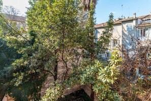 Property grounds - GuestHost - Two-room apartment located on the second floor of a building, without lift, located in the heart of the historic center of Parma. The property enjoys a central location (ZTL), in a picturesque, popular and lively district, near the Don Gnocch (Parma)