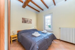 1 bedroom - GuestHost - Two-room apartment located on the second floor of a building, without lift, located in the heart of the historic center of Parma. The property enjoys a central location (ZTL), in a picturesque, popular and lively district, near the Don Gnocch (Parma)