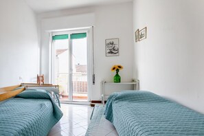 3 chambres, fer et planche à repasser, draps fournis