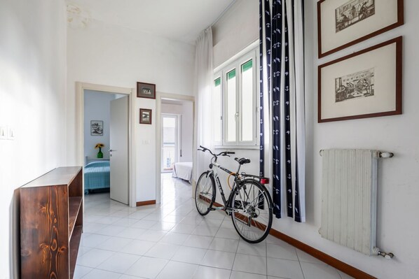 3 bedrooms, iron/ironing board, bed sheets