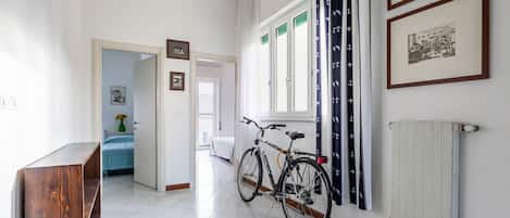 3 bedrooms, iron/ironing board, bed sheets