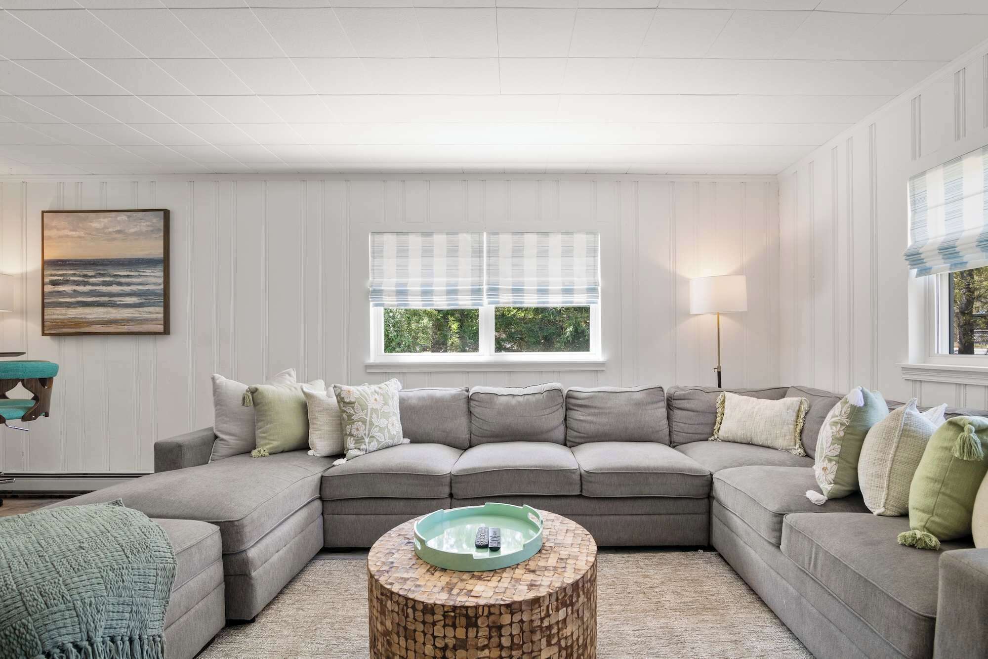 TV, fotballspill og kontorer