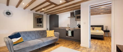 Business Apartment | Ruang tamu | 45 inci sebuah televisyen pintar dengan digital, TV, Netflix