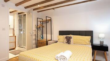 Business Apartment | 1 bedroom, iron/ironing board, free WiFi, bed sheets