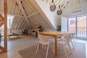 Superior-Loft | Wohnbereich | Flachbildfernseher