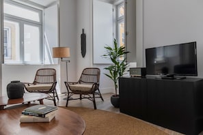 Flat-screen TV - Ando Living - Abrantes 10 House (Lisbon)