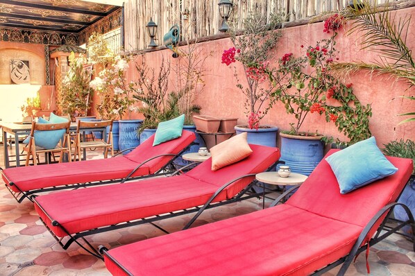 Outdoor dining - Saffron Room, Riad Arabic House & Spa (Marrakesh)