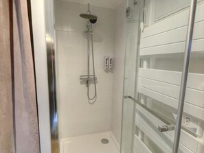 Hair dryer - Charming Loire Cottage: Spa, Garden, Parking (La Chapelle-sur-Loire)