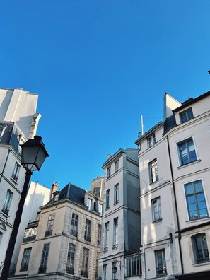 Exterior - Lovely two bedroom apartment in the heart of Paris - Louvre, Marais, Seine. (Paris)