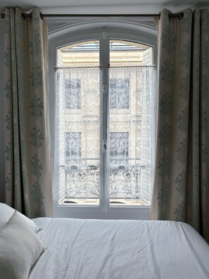 2 عدّة غرف نوم ومكواة/لوح كي وواي فاي مجانًا وملاءات أسرّة